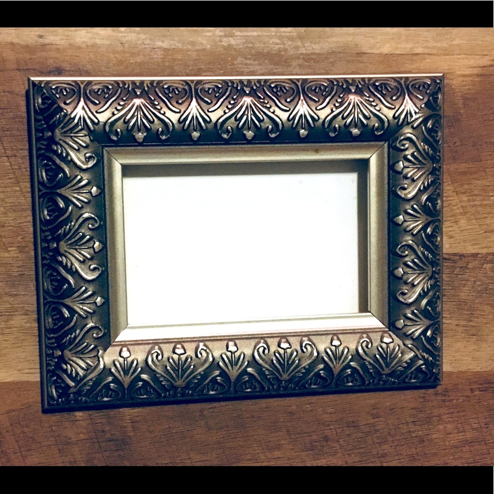 Beautiful Silver Decorative 5"×7" Standing Picture Frame